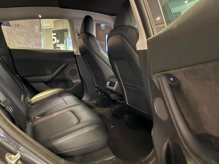 Model Y Standard Range - Image 4